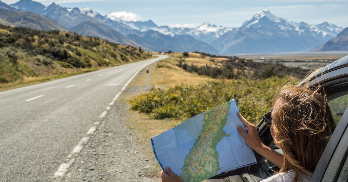Safari planning with travellers and guide